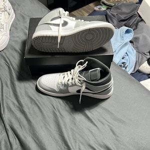 Size11 Jorden 1 Mids light smoke gray